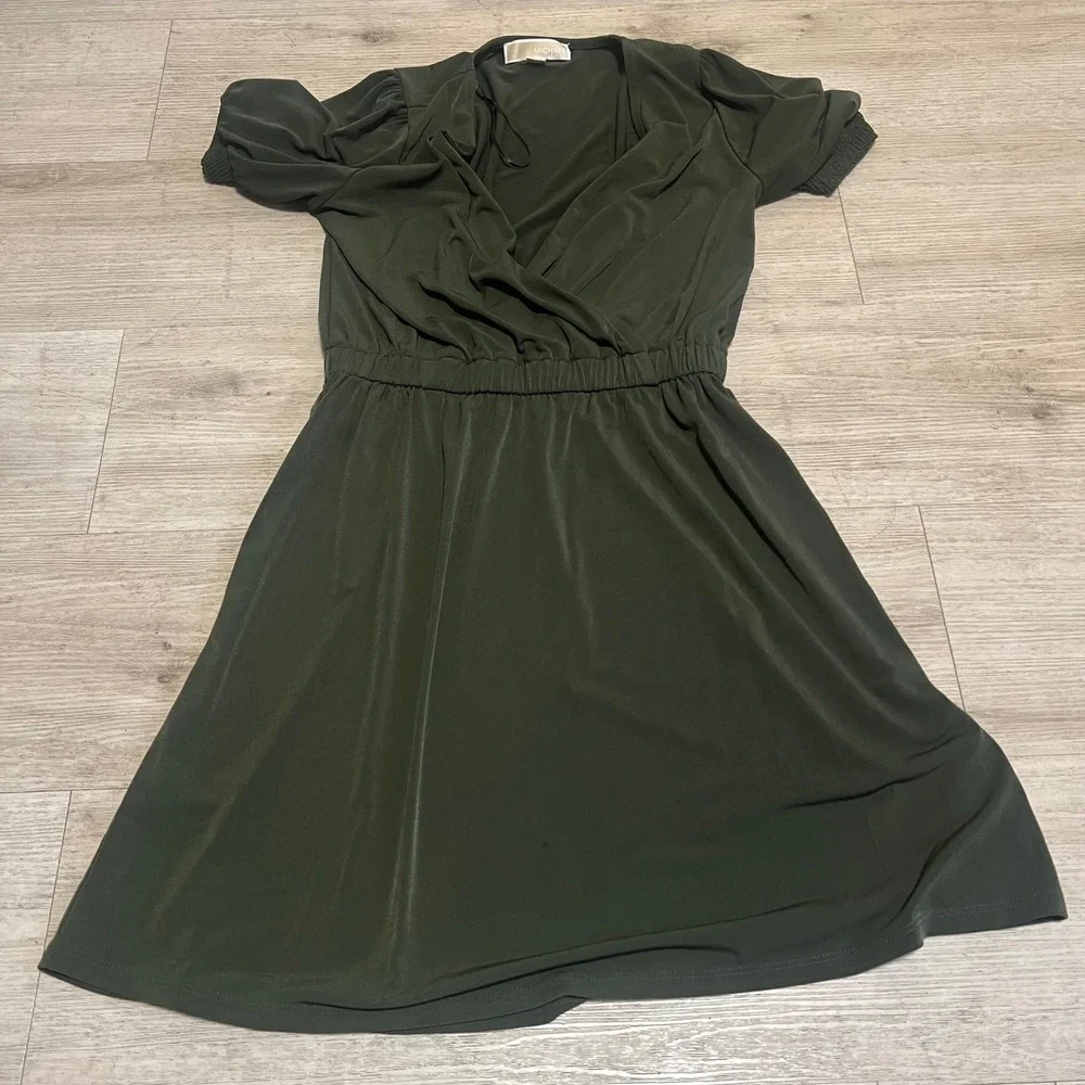 Michael Kors‎ Olive Green Surplice Dress Elastic Waist Short Sleeve XS Womens